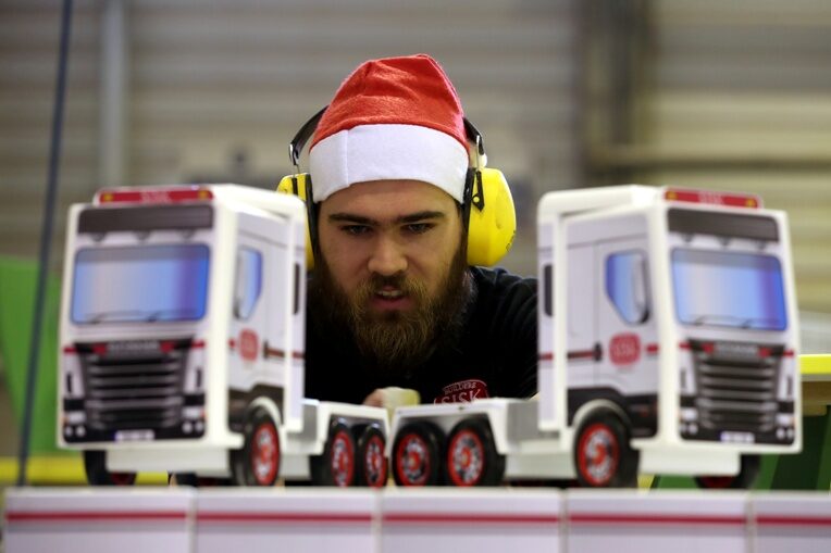 Apprentice Carpenters Spreading Christmas Cheer to Children in Need